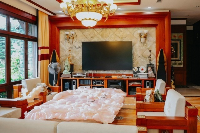 Lãnh đạo FPT sở hữu biệt thự rộng 3.000m2: Sân vườn là ‘rừng cổ thụ’ trăm tuổi cùng bộ sưu tập đá quý cực giá trị- Ảnh 5. Lãnh đạo FPT sở hữu biệt thự rộng 3.000m2: Sân vườn là ‘rừng cổ thụ’ trăm tuổi cùng bộ sưu tập đá quý cực giá trị- Ảnh 5.