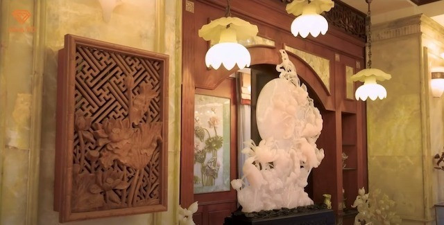 Lãnh đạo FPT sở hữu biệt thự rộng 3.000m2: Sân vườn là ‘rừng cổ thụ’ trăm tuổi cùng bộ sưu tập đá quý cực giá trị- Ảnh 6. Lãnh đạo FPT sở hữu biệt thự rộng 3.000m2: Sân vườn là ‘rừng cổ thụ’ trăm tuổi cùng bộ sưu tập đá quý cực giá trị- Ảnh 6.