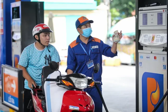 Xung đột Trung Đông đẩy giá xăng trong nước tăng mạnh? ảnh 1