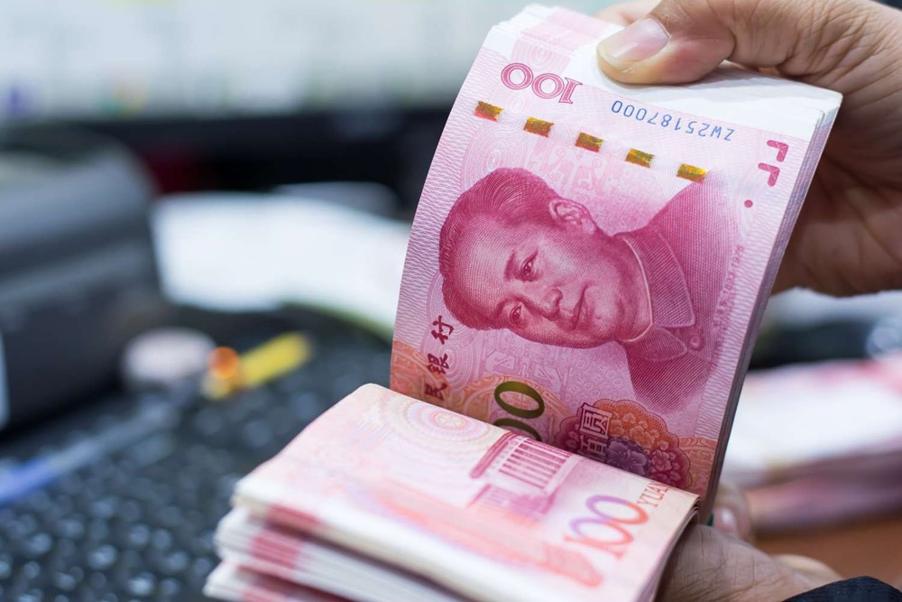 Bắt một doanh nhân 52 tuổi cùng một nhân viên ngân hàng - ảnh 1
