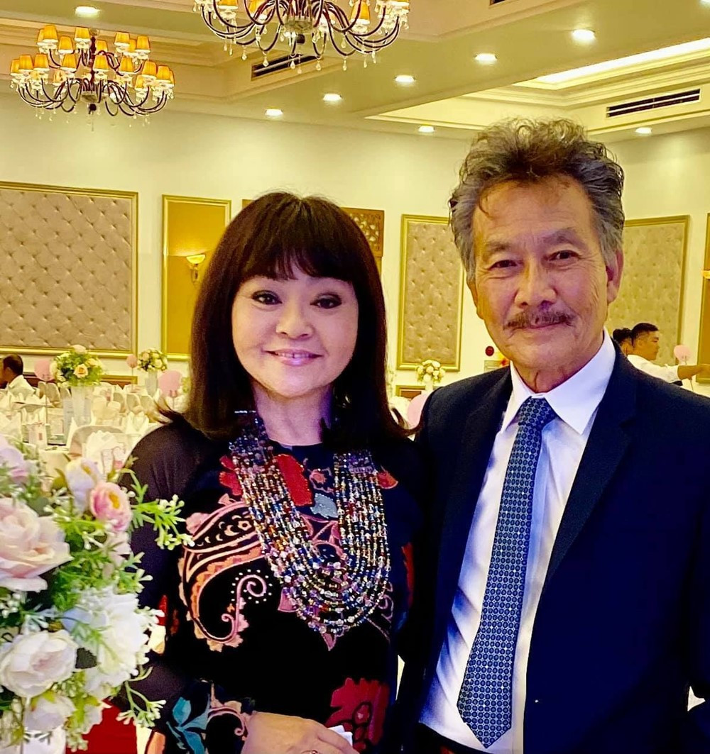 Nữ danh ca nổi tiếng khắp Việt Nam, được 'Ông vua nhạc vàng' gọi là mẹ, U70 sống trong biệt thự 1.000m2 tại Mỹ cùng chồng kỹ sư cơ khí - ảnh 4
