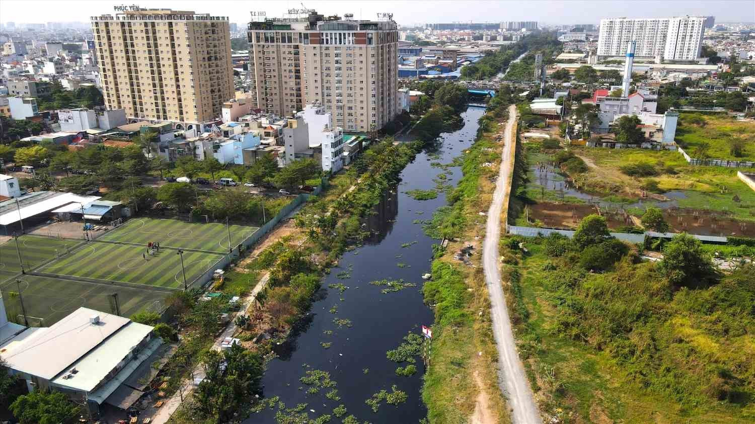 Kênh Tham Lương - Bến Cát - rạch Nước Lên. Nguồn ảnh: Báo Lao Động Kênh Tham Lương - Bến Cát - rạch Nước Lên. Nguồn ảnh: Báo Lao Động