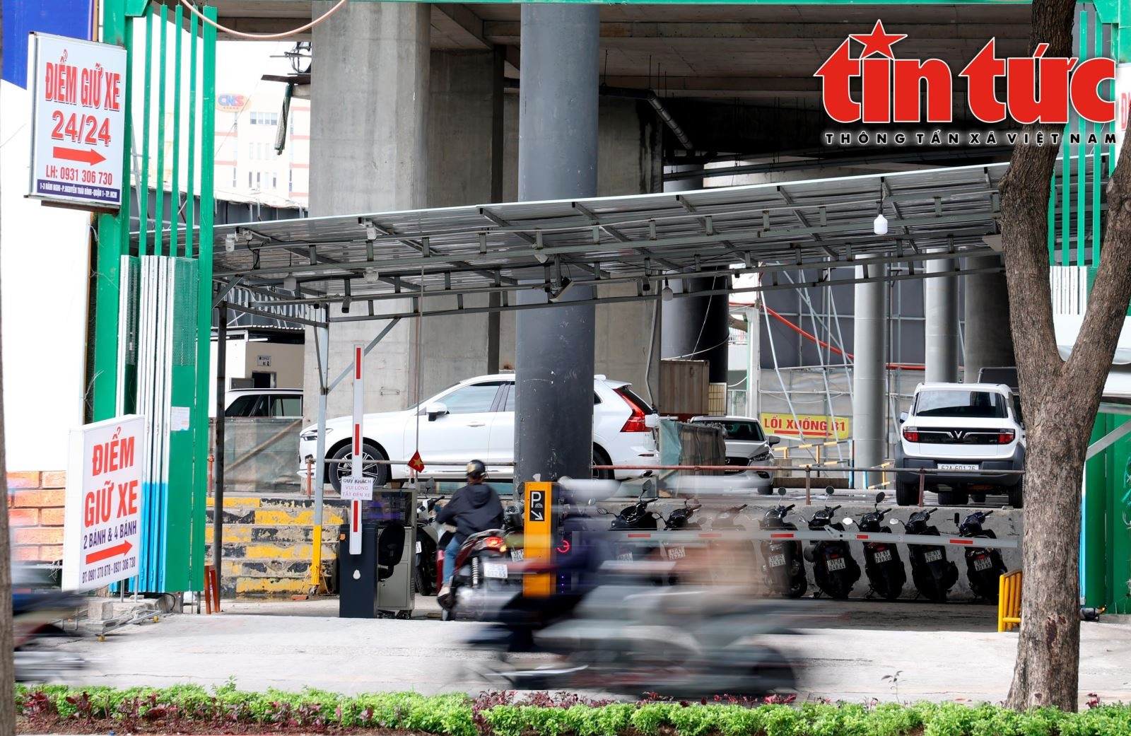 Tòa nhà chọc trời từng kỳ vọng cao thứ 3 Việt Nam: ‘Trơ xương’ sau gần 20 năm, tận dụng thành bãi giữ xe ‘bất đắc dĩ’- Ảnh 2. Tòa nhà chọc trời từng kỳ vọng cao thứ 3 Việt Nam: ‘Trơ xương’ sau gần 20 năm, tận dụng thành bãi giữ xe ‘bất đắc dĩ’- Ảnh 2.