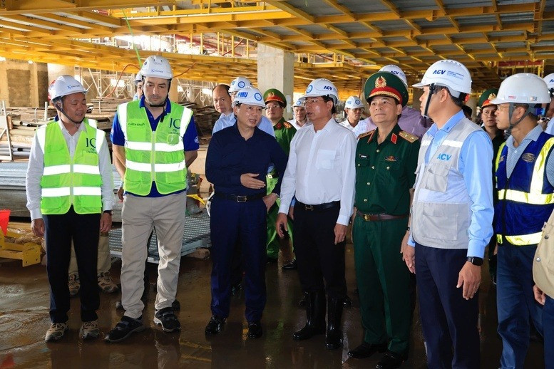 Phó Thủ tướng chỉ đạo đưa siêu sân bay lớn nhất Việt Nam về đích đúng tiến độ- Ảnh 1. Phó Thủ tướng chỉ đạo đưa siêu sân bay lớn nhất Việt Nam về đích đúng tiến độ- Ảnh 1.