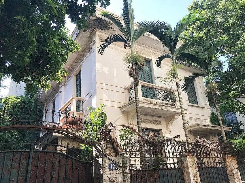 Căn biệt thự bỏ hoang hàng thập niên giữa lòng TP: Thuộc diện không được bán, nay sắp trở thành nơi đặc biệt- Ảnh 3. Căn biệt thự bỏ hoang hàng thập niên giữa lòng TP: Thuộc diện không được bán, nay sắp trở thành nơi đặc biệt- Ảnh 3.