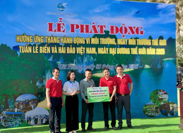 Cán bộ nhân viên SeABank chung tay làm sạch 11 bãi biển vì môi trường xanh