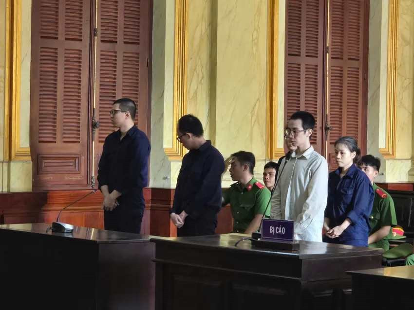 Chính thức tuyên án hơn 60 năm tù với giao dịch viên ngân hàng sinh năm 1999 và các bị cáo - ảnh 1
