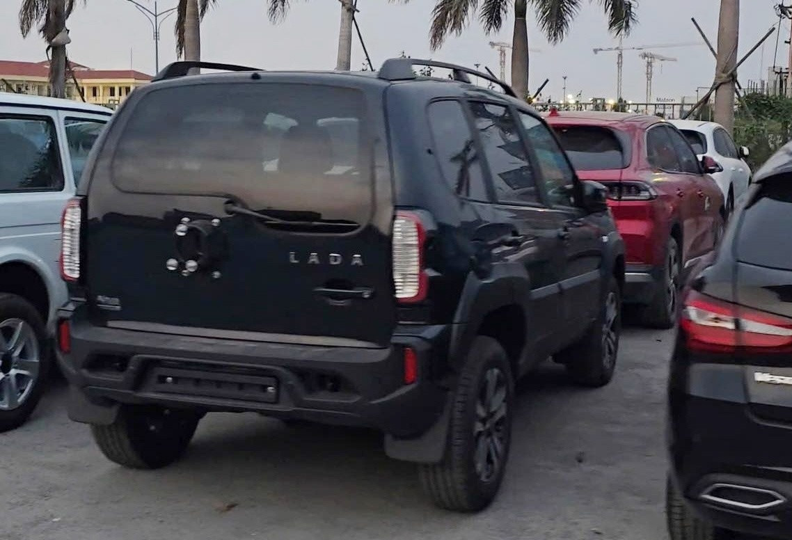 Mẫu SUV Lada Niva Travel vừa có bản cải tiến với giá rẻ: Ngoại thất thể thao, động cơ khoẻ nhưng vẫn có điều gây băn khoăn