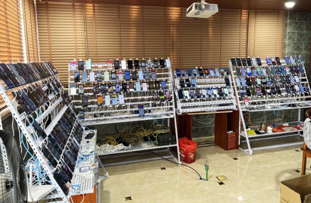 Phát hiện 7 tỷ tiền mặt cùng hơn 1.800 điện thoại di động tại căn trọ mở điều hòa 24/7 - ảnh 2