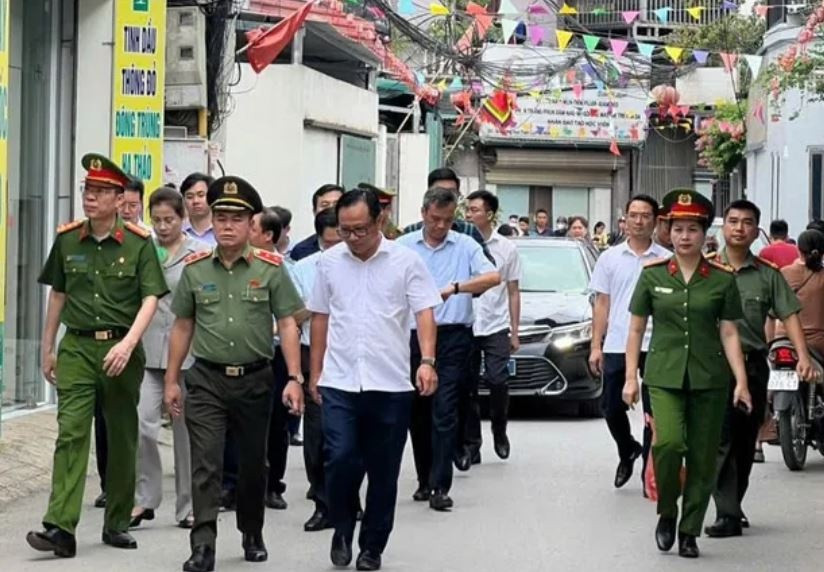 Giám đốc Công an TP. Hà Nội thị sát 'thủ phủ bánh kẹo' La Phù, yêu cầu xử lý nghiêm hàng giả, gian lận thương mại