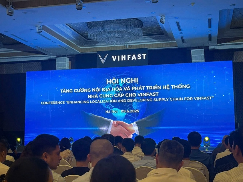 Công ty của tỷ phú Phạm Nhật Vượng đưa mạng lưới cho thuê xe điện vào vận hành tại Hà Tĩnh