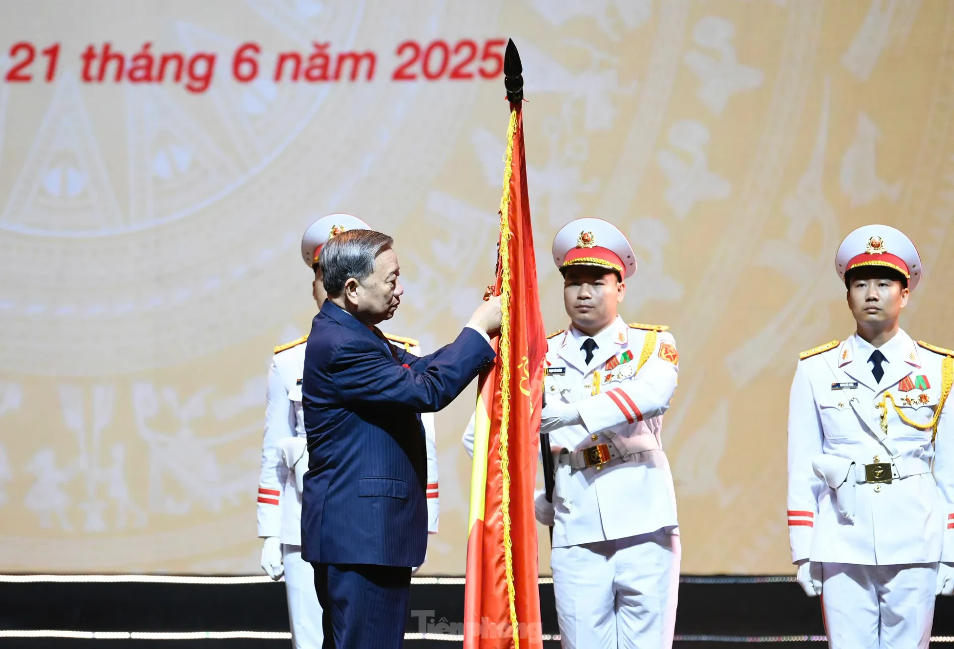 Tổng Bí thư: Báo chí dũng cảm đấu tranh, loại bỏ cái xấu, cổ vũ cái mới, cái tiến bộ ảnh 9