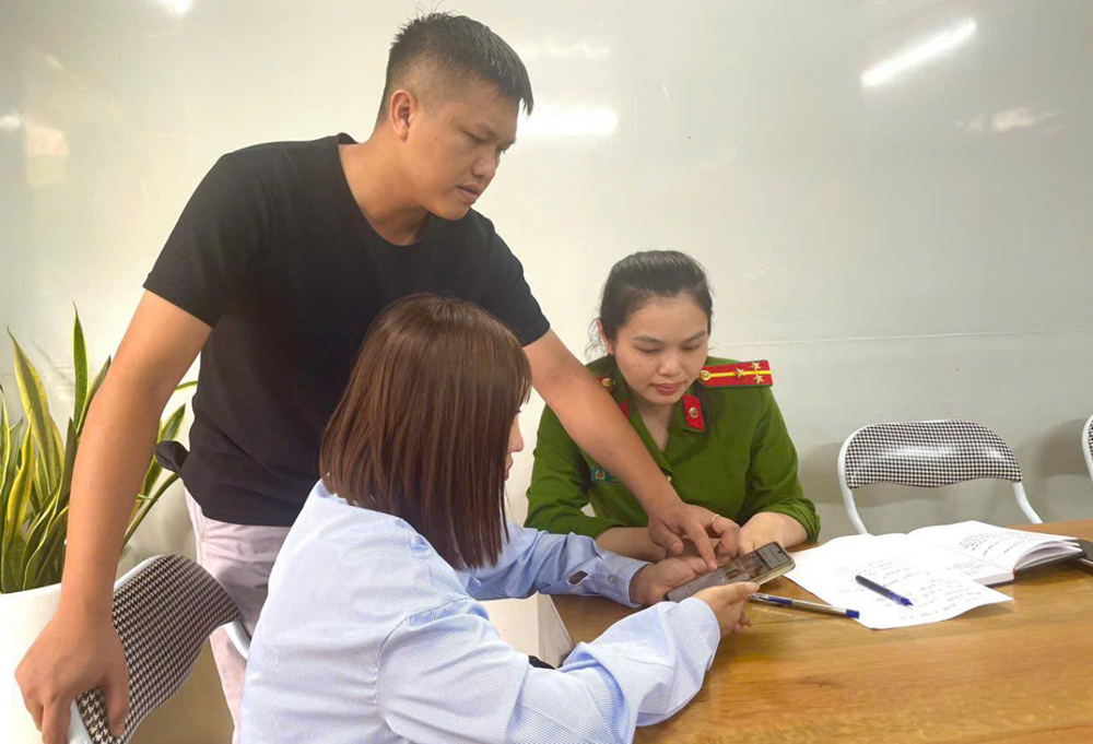 Chị T. định ‘chi’ 500 triệu đồng để rút tiền đầu tư, công an lập tức ngăn chặn