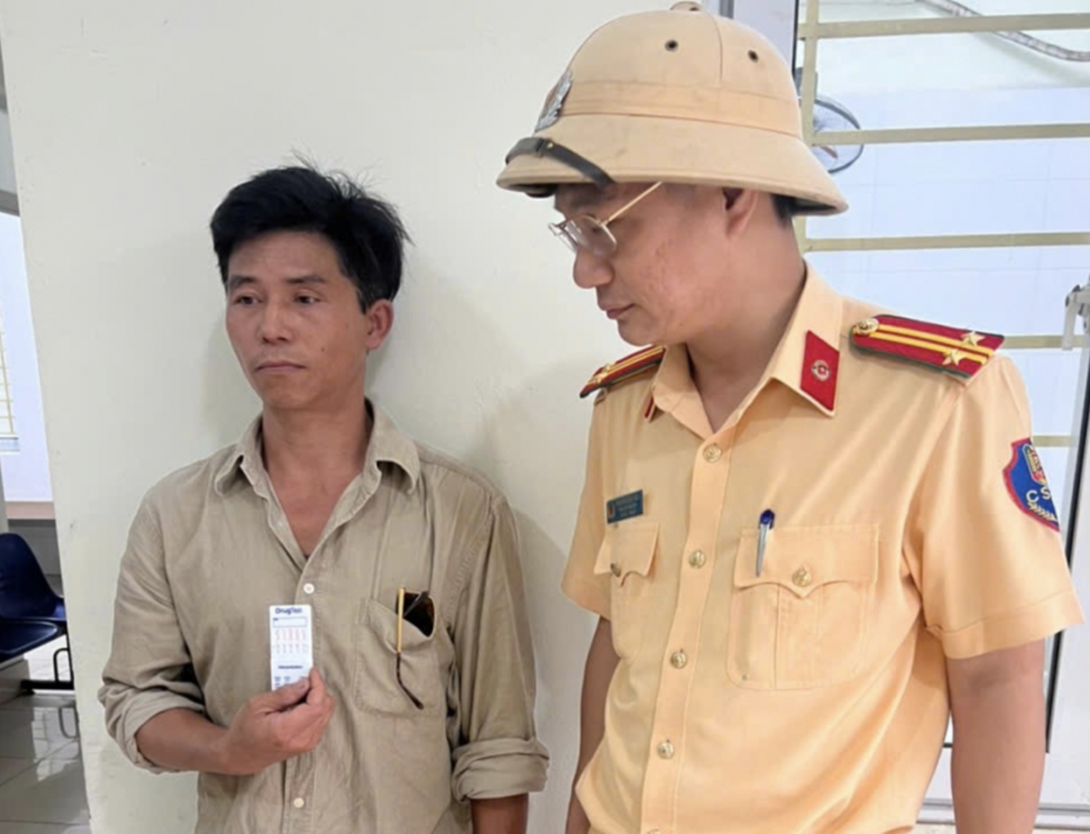 Thông tin mới vụ tài xế Mercedes ‘sốc thuốc’ tông loạt xe đỗ ven đường - ảnh 2