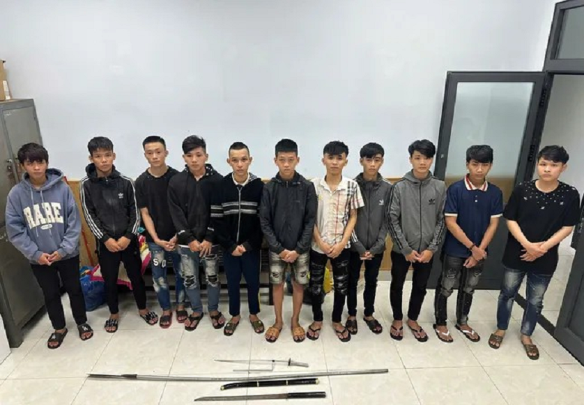 Công an khởi tố, bắt tạm giam 8 người - ảnh 1
