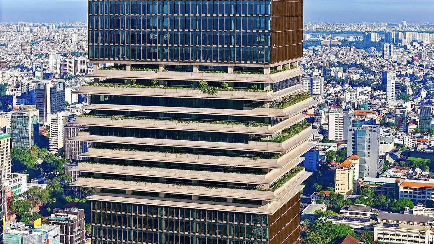 Cận cảnh vườn treo trên không của tòa nhà chọc trời cao thứ 3 thành phố giàu nhất Việt Nam- Ảnh 3.
