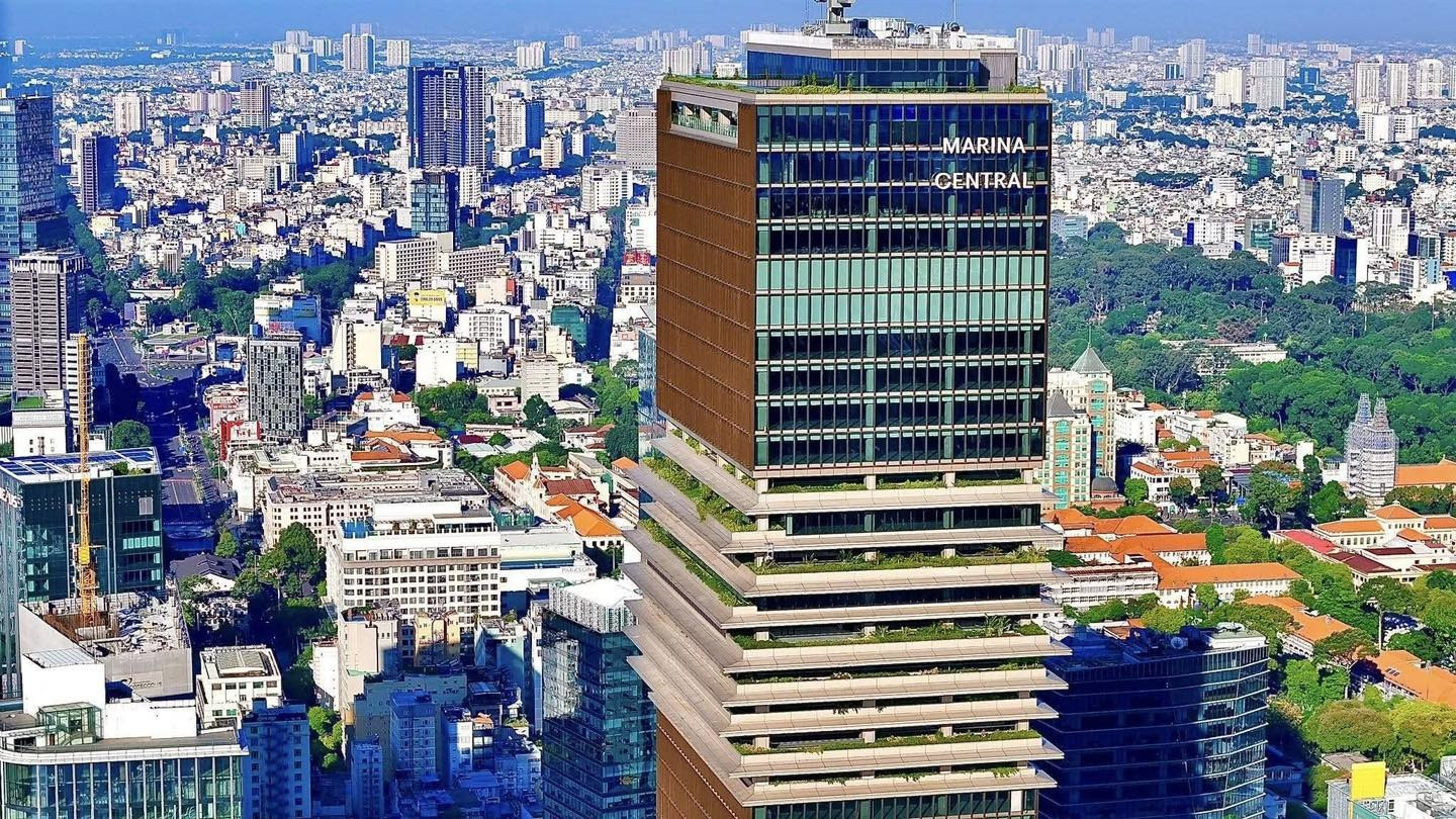Cận cảnh vườn treo trên không của tòa nhà chọc trời cao thứ 3 thành phố giàu nhất Việt Nam- Ảnh 2.