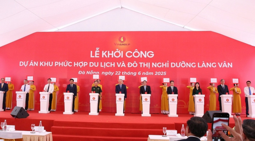 Vingroup của ông Phạm Nhật Vượng có thêm 23.000 tỷ đồng vốn hóa sau một nghi thức 'bấm nút'