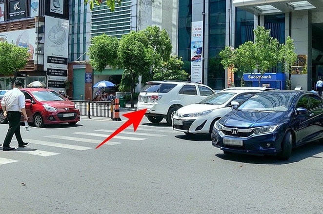 Hành vi rất nhiều tài xế vi phạm, phải biết để chấp hành, tránh bị phạt lên tới 22 triệu và trừ 10 điểm GPLX