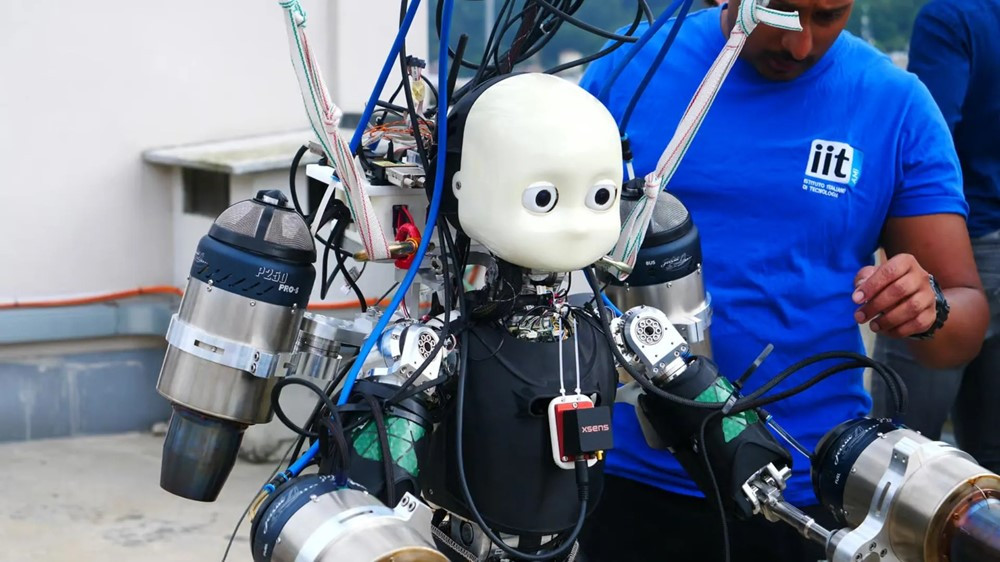 Robot hình người đầu tiên trên thế giới biết bay: Bước ngoặt công nghệ cho nhiệm vụ cứu hộ tương lai - ảnh 2