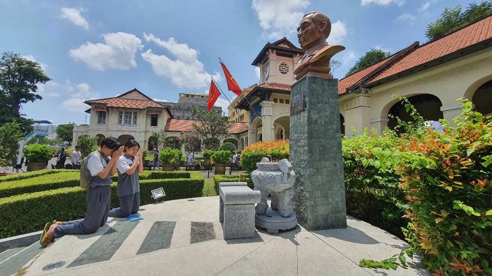 Ngôi trường chuyên có điểm chuẩn lớp 10 cao nhất TP. Hồ Chí Minh: Thành lập thời Pháp thuộc, mang tên 'nhà bác học về ngôn ngữ' - ảnh 2