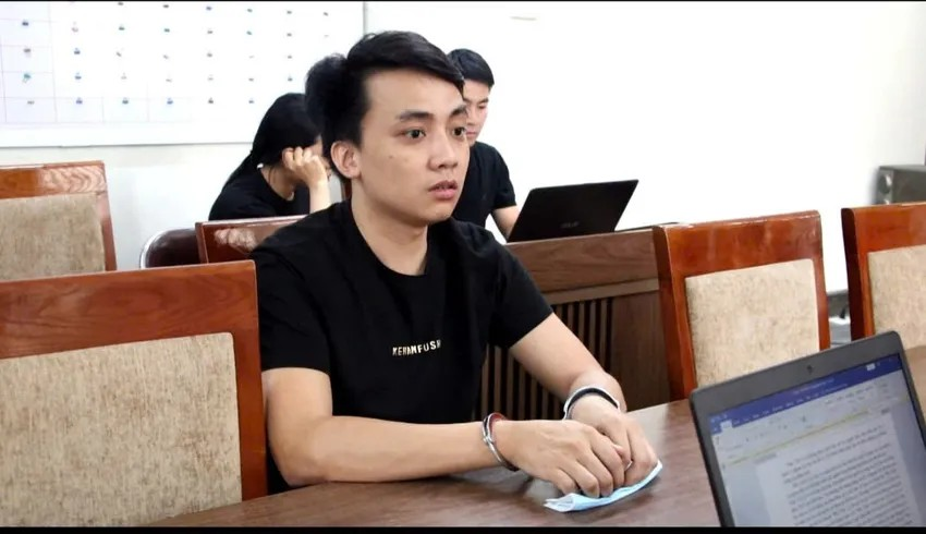 Công an bắt Nguyễn Phi Cơ và 25 đồng phạm, tịch thu 2 xe ô tô cùng 7,5 tỷ đồng - ảnh 1
