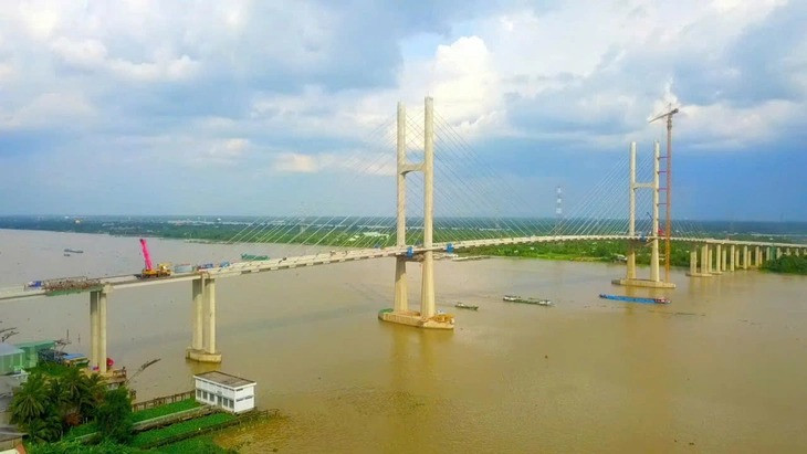 Khu vực thi công cầu Rạch Miễu 2. Nguồn ảnh: Báo Tuổi Trẻ Khu vực thi công cầu Rạch Miễu 2. Nguồn ảnh: Báo Tuổi Trẻ
