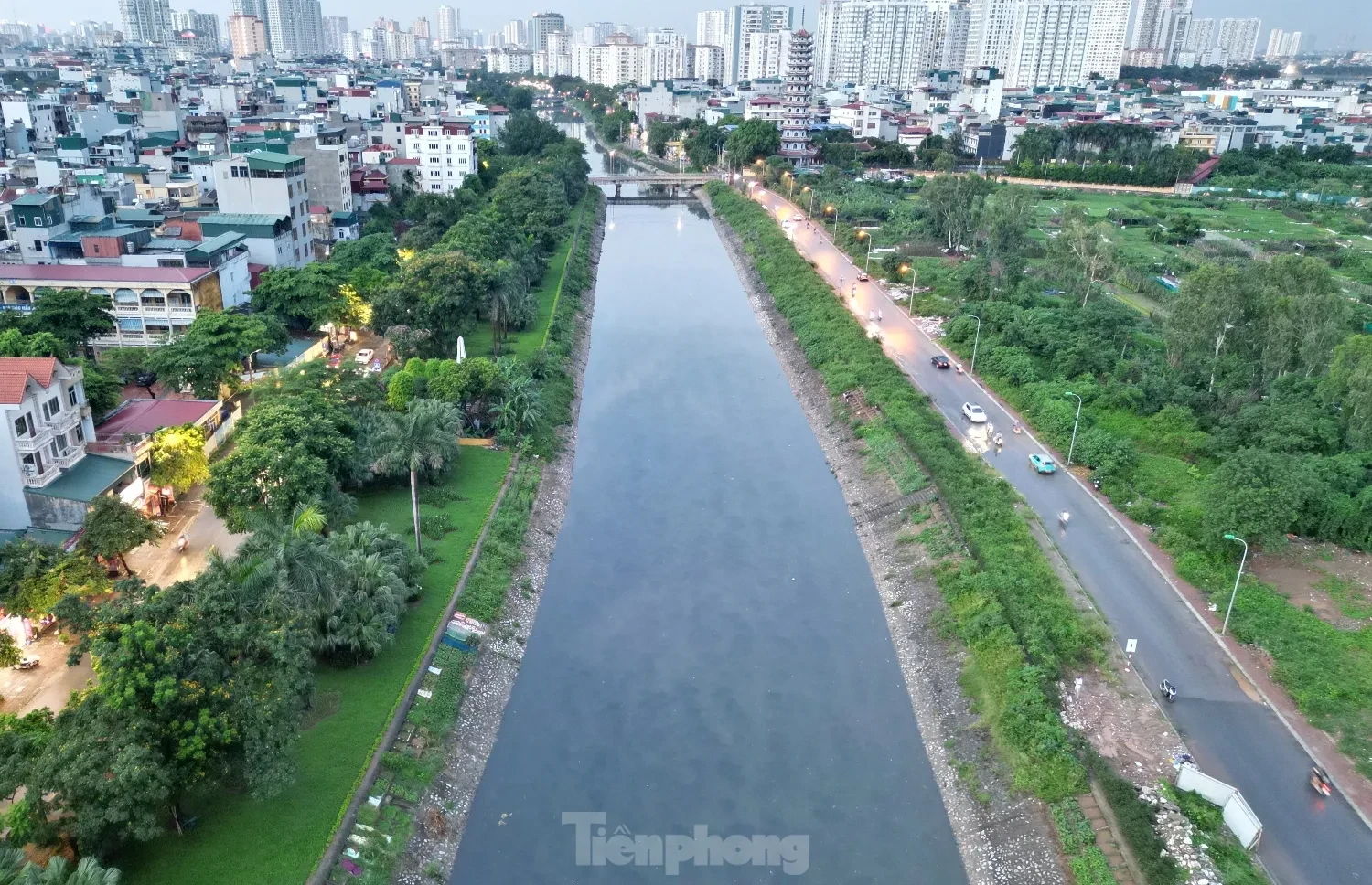 Đập tràn giữ nước có kiến trúc 'lạ mắt' đã hình thành trên sông Tô Lịch ảnh 6