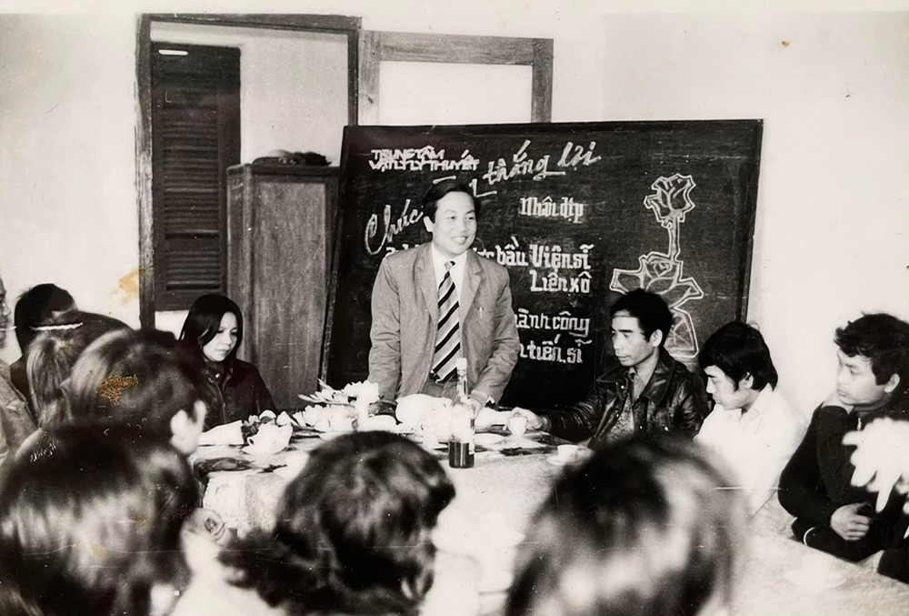 'Thần đồng' Vật lý 18 tuổi tốt nghiệp đại học, 30 tuổi được phong hàm Giáo sư, là Viện trưởng trẻ tuổi nhất trong lịch sử khoa học Việt Nam - ảnh 3