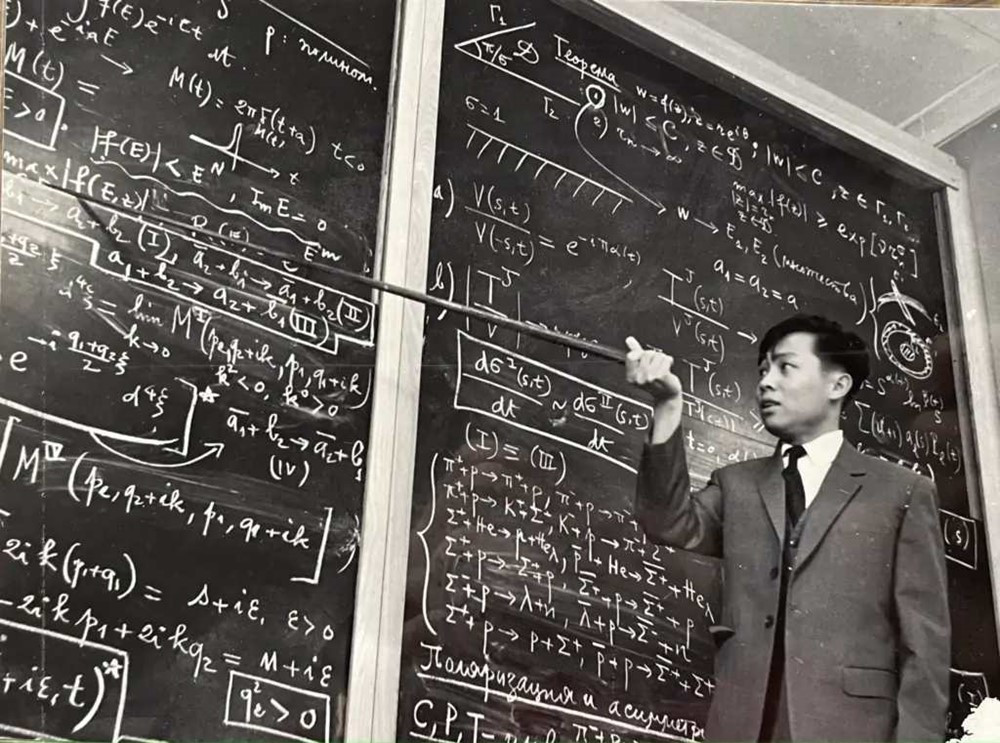 'Thần đồng' Vật lý 18 tuổi tốt nghiệp đại học, 30 tuổi được phong hàm Giáo sư, là Viện trưởng trẻ tuổi nhất trong lịch sử khoa học Việt Nam - ảnh 1