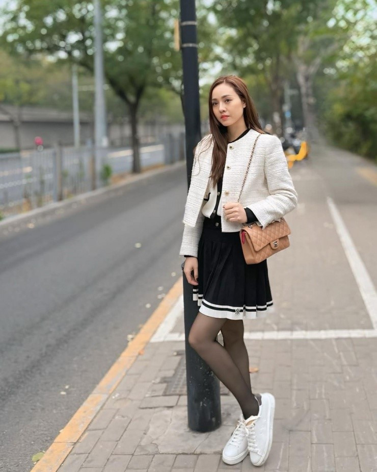Vợ NSND Công Lý diện đồ trăm triệu ở nước ngoài - ảnh 8