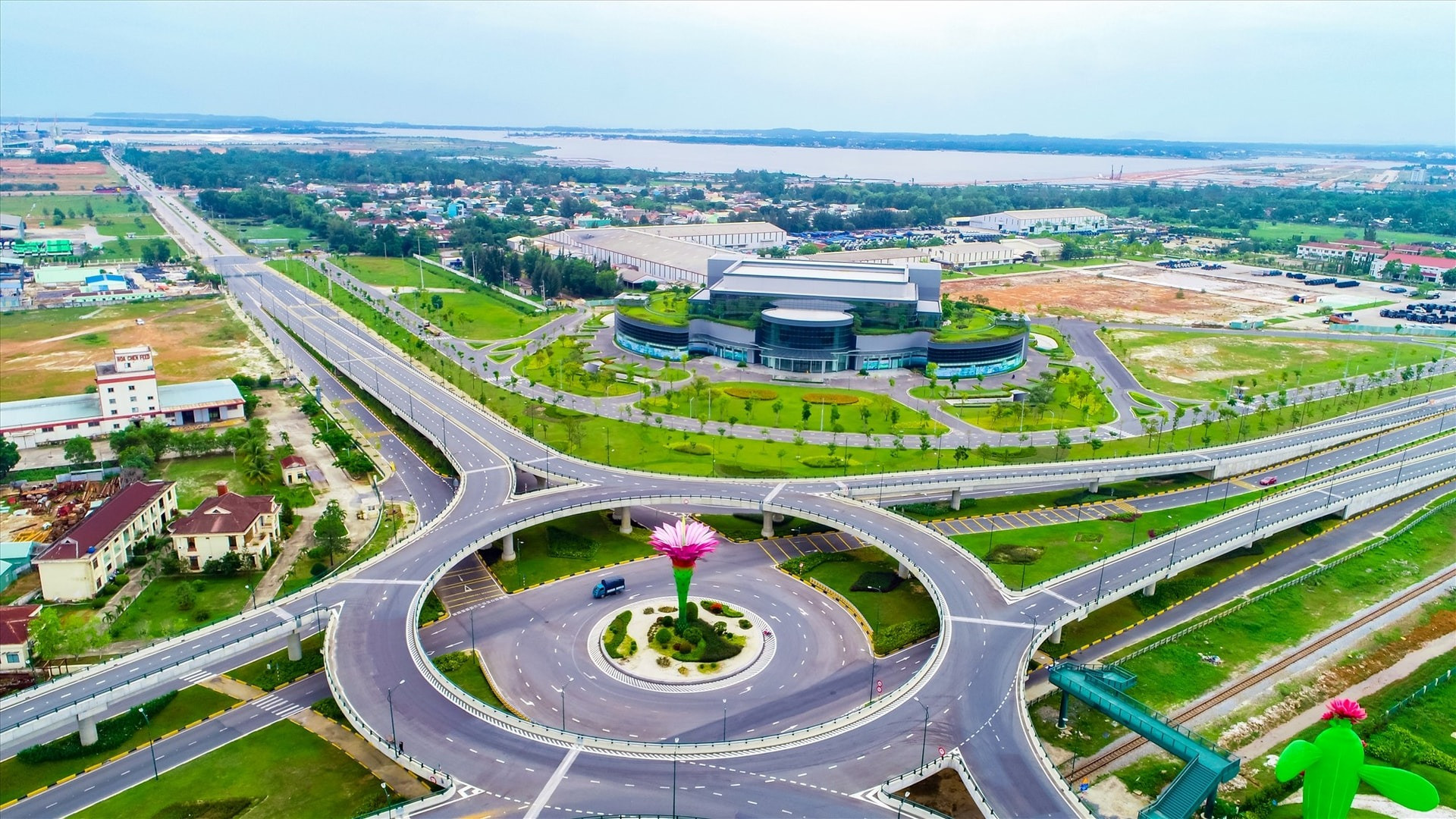 Khu kinh tế mở Chu Lai. Nguồn ảnh: Báo Quảng Nam Khu kinh tế mở Chu Lai. Nguồn ảnh: Báo Quảng Nam