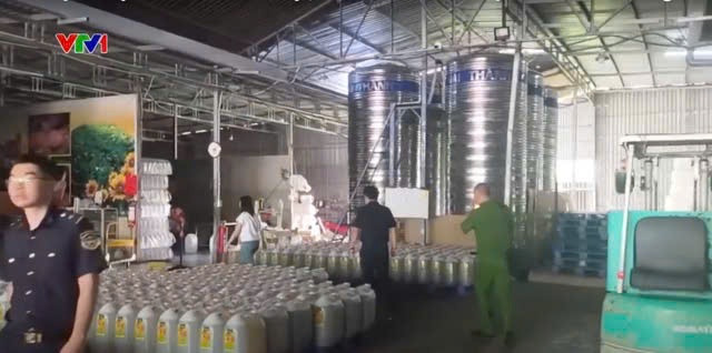 Cận cản quy trình tái chế dầu thức ăn chăn nuôi 'phù phép' thành dầu ăn Ofood cho người tại Nhật Minh Food Cận cản quy trình tái chế dầu thức ăn chăn nuôi 'phù phép' thành dầu ăn Ofood cho người tại Nhật Minh Food