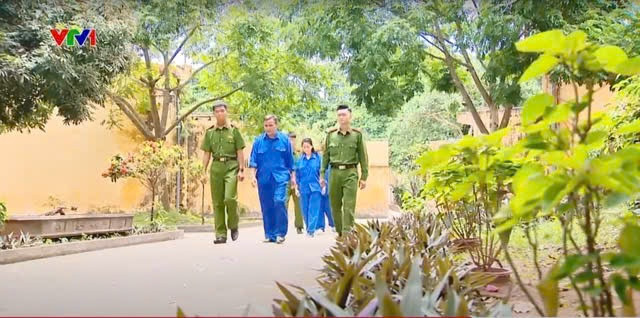 Cận cản quy trình tái chế dầu thức ăn chăn nuôi 'phù phép' thành dầu ăn Ofood cho người tại Nhật Minh Food Cận cản quy trình tái chế dầu thức ăn chăn nuôi 'phù phép' thành dầu ăn Ofood cho người tại Nhật Minh Food