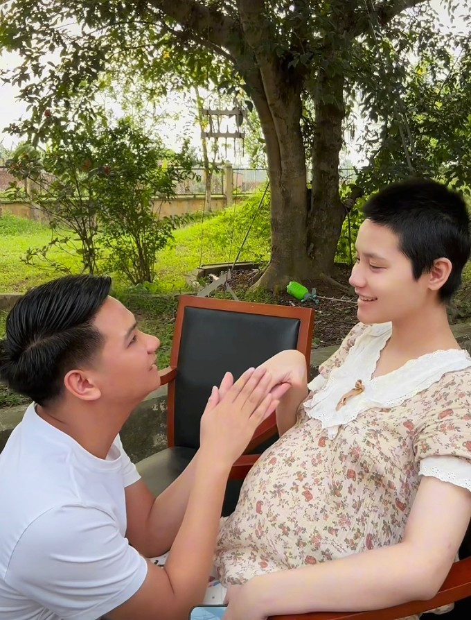 Nam TikToker Hà Nội chăm vợ mang thai bị xuất huyết não bất ngờ thông báo bỏ đi - ảnh 1