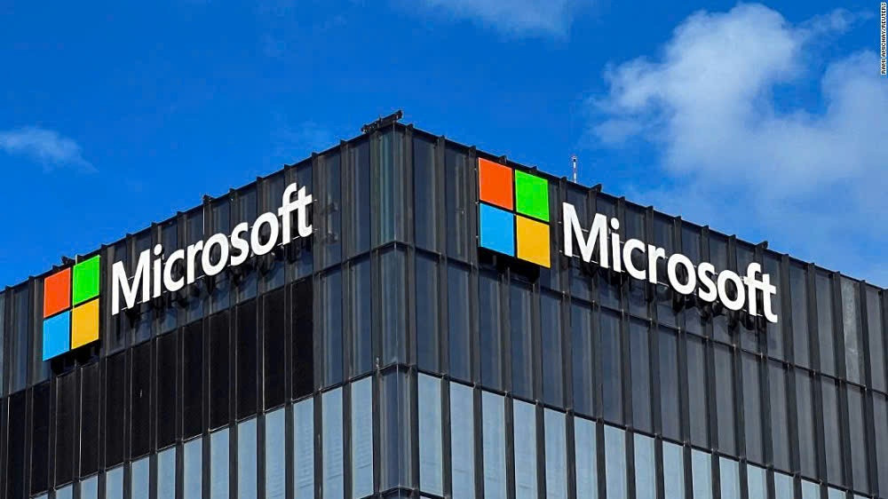 Microsoft sa thải hàng ngàn nhân viên, tất tay cho cuộc đua AI