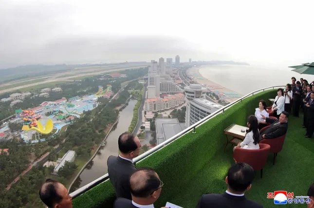 Phu nhân Chủ tịch Triều Tiên lần đầu xuất hiện công khai sau một năm rưỡi vắng bóng ảnh 9
