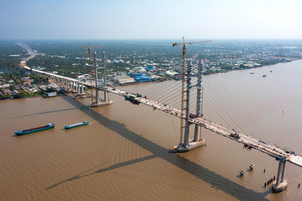 Việt Nam sắp đón ‘siêu’ cầu dây văng hơn 6.800 tỷ đồng: Huy động gần 600 nhân sự cùng 150 thiết bị máy móc dồn toàn lực khánh thành trước dịp lễ lớn của dân tộc - ảnh 4