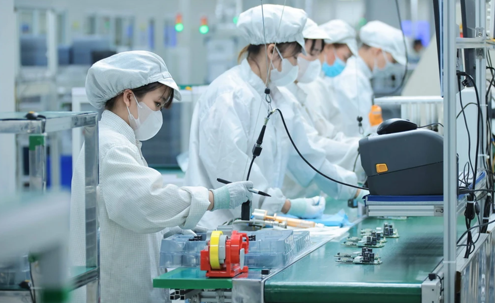 Thủ tướng đề nghị tập đoàn công nghệ hàng đầu thế giới hỗ trợ đào tạo 100.000 nhân lực bán dẫn, AI trong 5 năm tới - ảnh 2