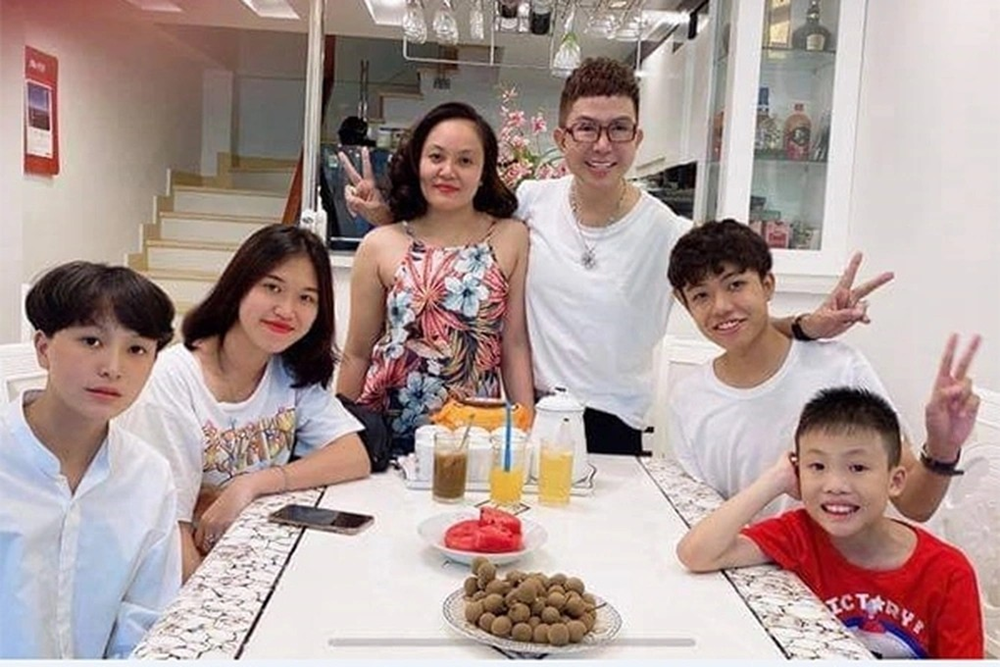 Nam ca sĩ gốc Huế bị Hoài Linh ‘cấm hát’, sở hữu ‘lâu đài’ trăm tỷ - ảnh 8