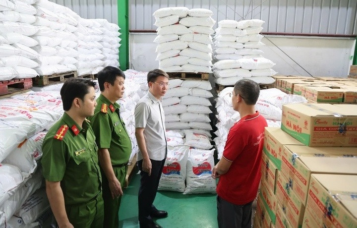 Xuất hiện nhiều gia vị giả, bà nội chợ tinh khôn phải nằm lòng 4 cách nhận biết để 'tránh tiền mất tật mang'