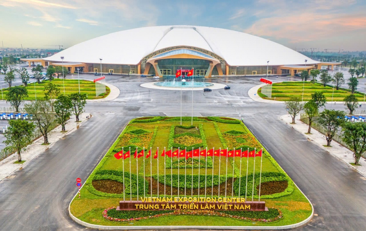 Giữ cam kết với Thủ tướng, Vingroup bàn giao mặt bằng dự án sử dụng 24.000 tấn thép dựng mái vòm