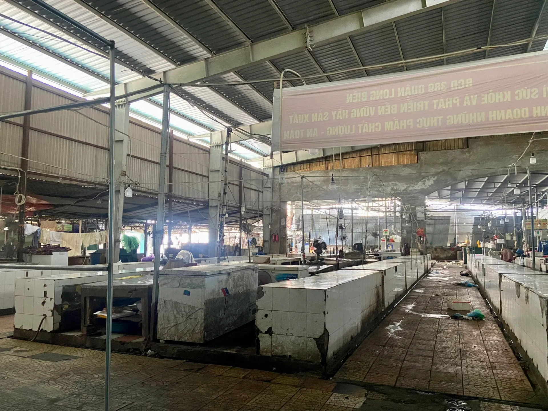 Hà Nội: Lãng phí khu chợ khang trang 5 tầng nhưng 4 tầng để không ảnh 5