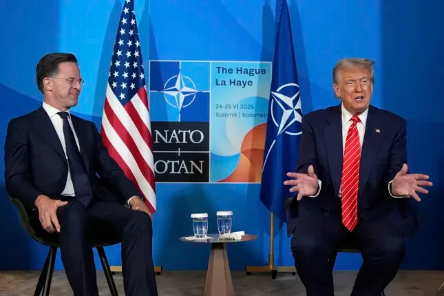 Nhà Trắng gọi ông Trump là ‘bố’ sau phát biểu của lãnh đạo NATO ảnh 1
