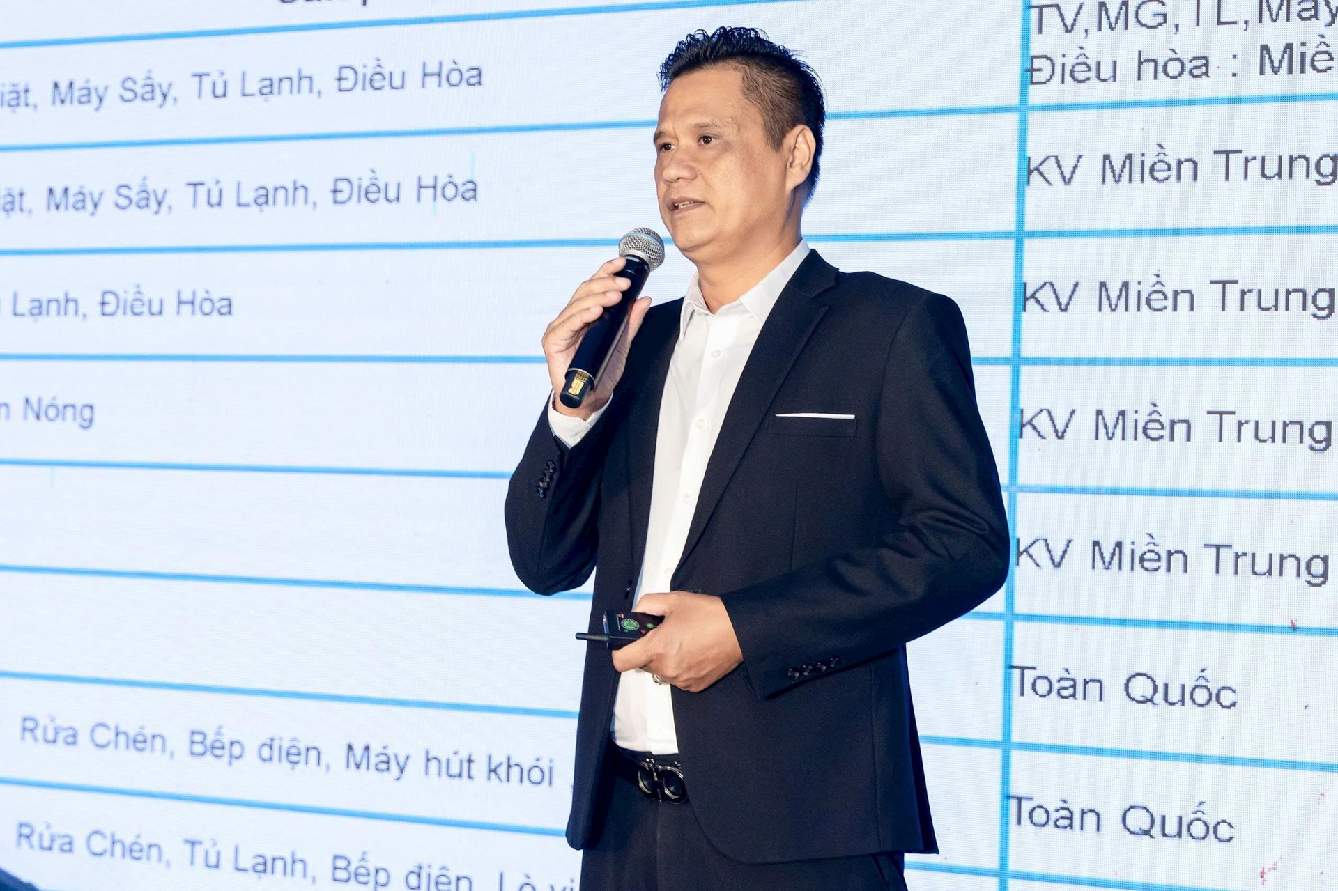 ong-truong-duy-hien-pho-phong-kinh-doanh-dien-tu-dien-lanh-psd.jpg
