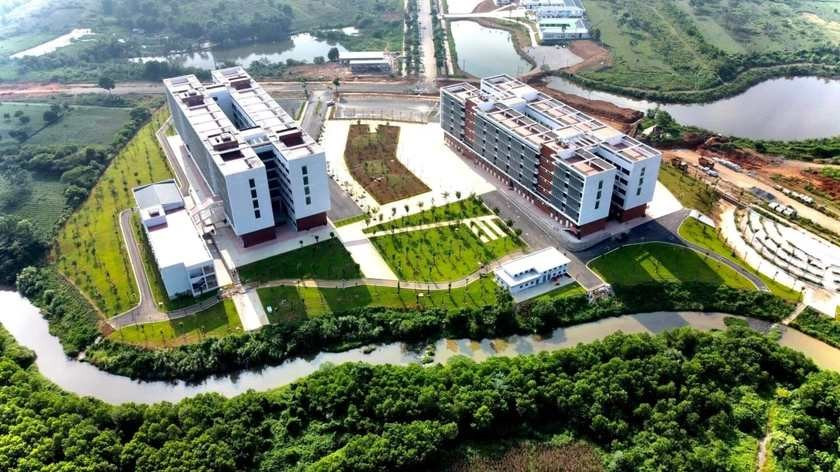 Trường đại học rộng nhất Việt Nam, có hơn 500 giáo sư, phó giáo sư và trên 1.800 tiến sĩ - ảnh 1