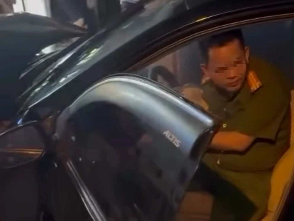 Chính thức cách chức Trung tá công an say rượu, lái xe tông 10 xe máy ở Bắc Ninh - ảnh 1