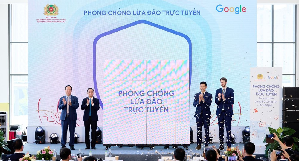 Bộ Công an công bố 7 hình thức lừa đảo qua mạng phổ biến: 70% người dân từng nhận ít nhất một cuộc gọi hoặc tin nhắn lạ - ảnh 1