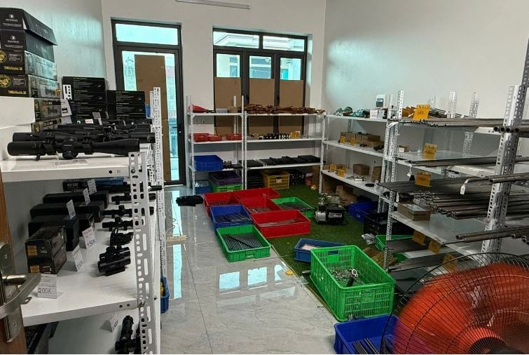 Ban chuyên án phá đường dây buôn bán vũ khí trái phép do 3 đối tượng tại Sóc Sơn cầm đầu: Thu giữ 11 khẩu súng, hàng chục tấn linh kiện