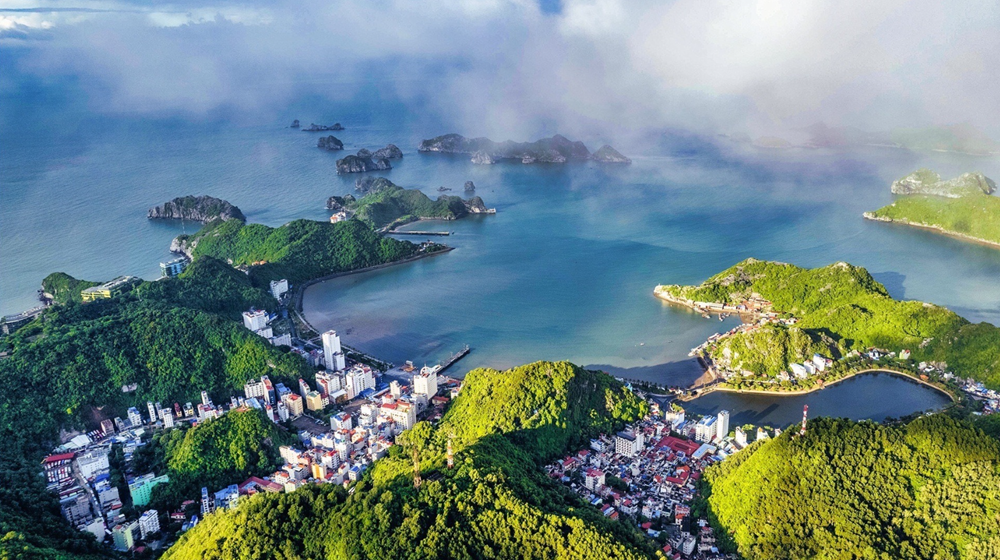 Huyện đảo của Việt Nam sắp lên đặc khu kinh tế: Sở hữu ‘mỏ vàng’ di sản được UNESCO công nhận, nối đất liền bằng cầu vượt biển dài nhất cả nước - ảnh 1
